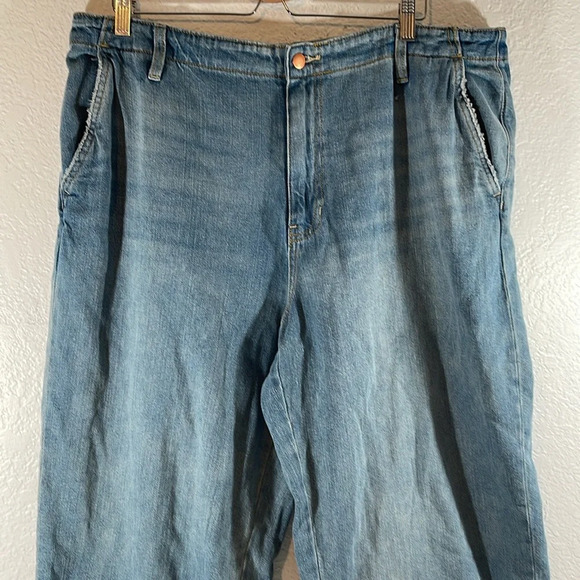 Universal Thread Women’s Relaxed Straight Leg Denim Jeans Size 18 - Picture 3 of 11